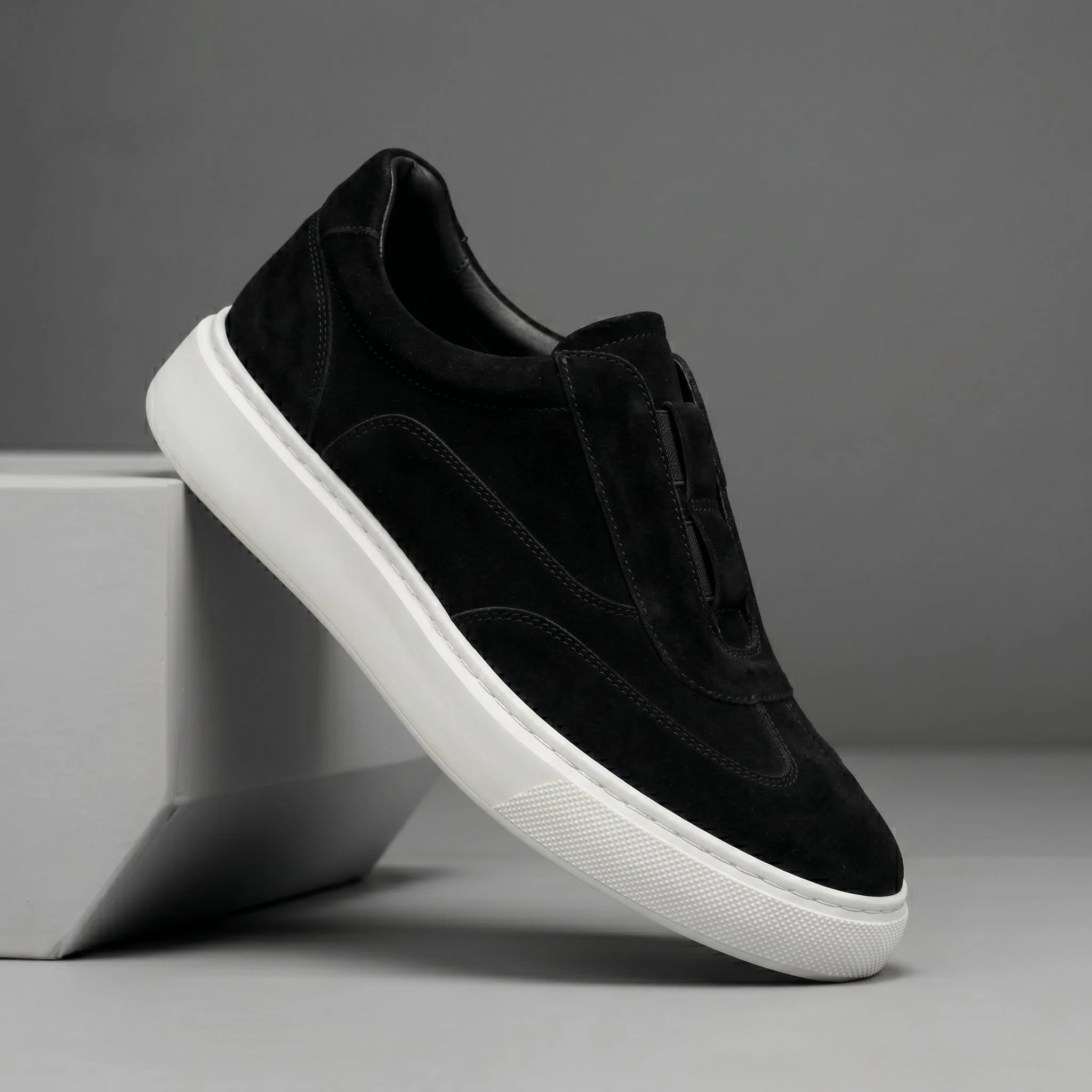 Sneakers Noir en Daim - Tres Confortable - Image 3