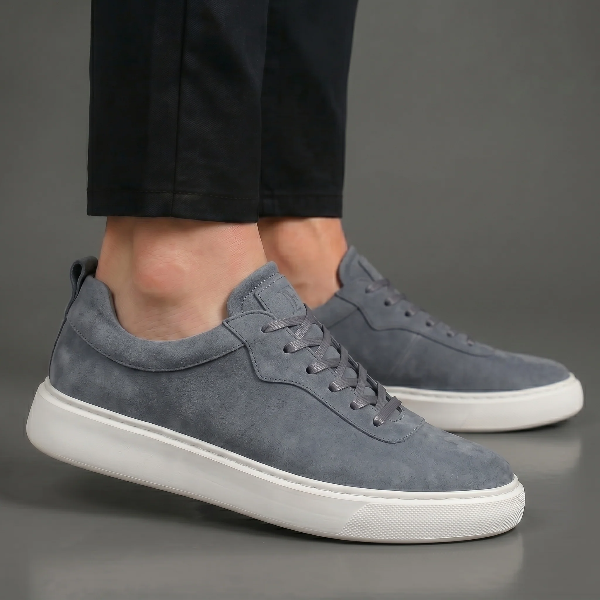 Sneakers Gris en Daim - Tres Confortable