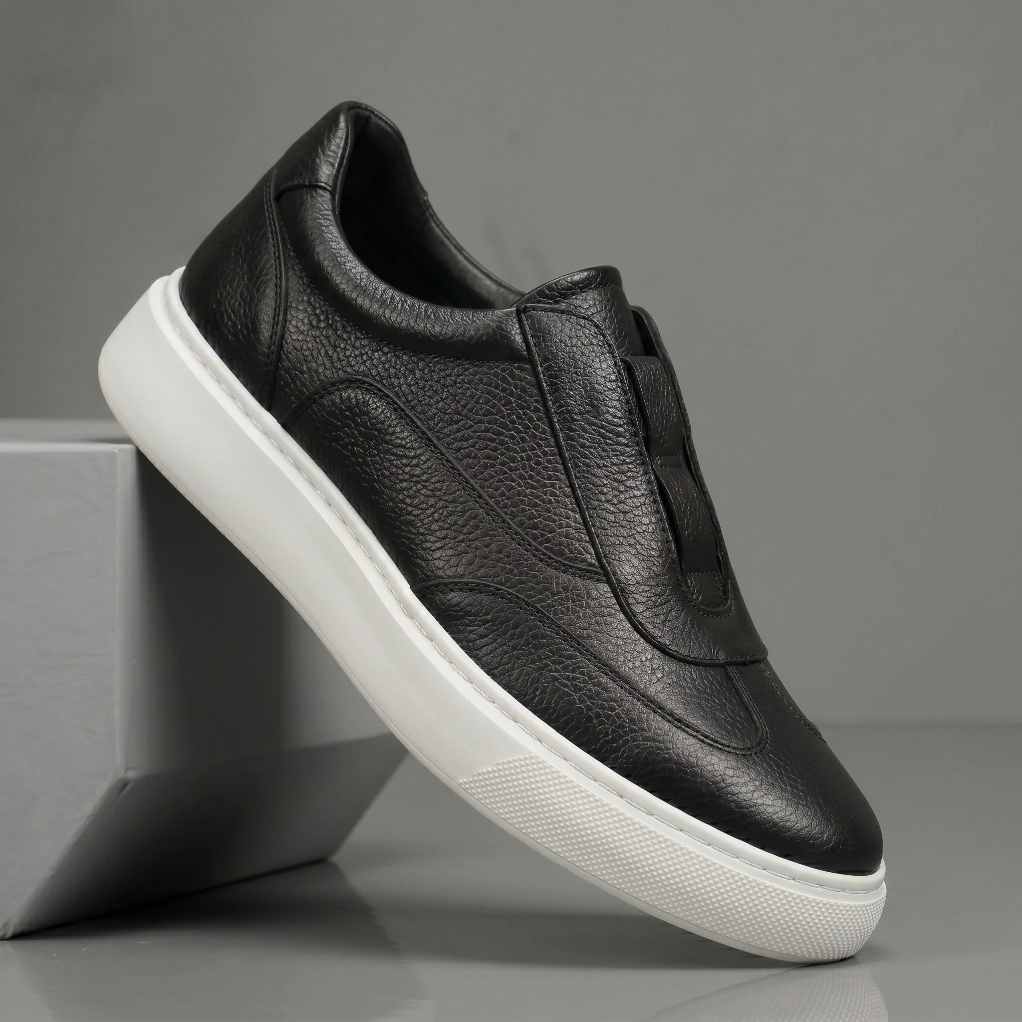 Sneakers Noir en Cuir - Tres Confortable - Image 2