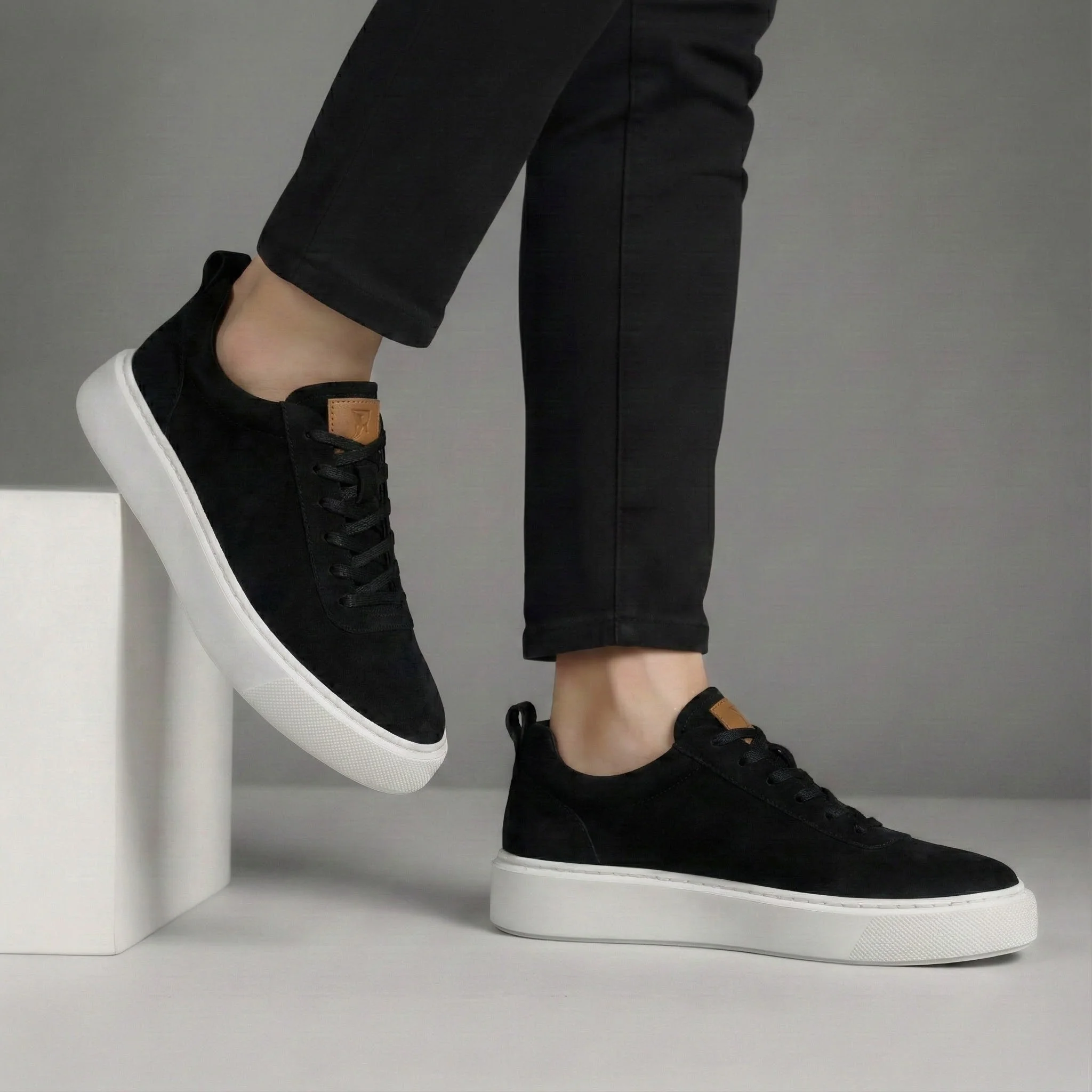 Sneakers en Daim - Tres Confortable - Image 4