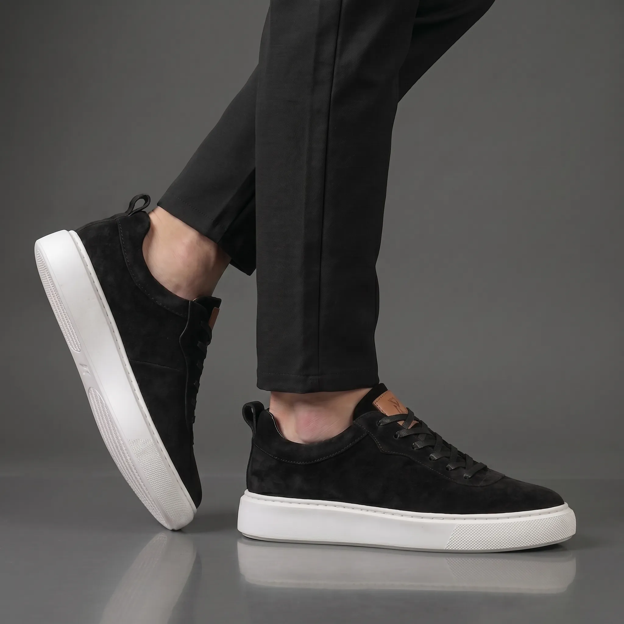 Sneakers Noir en Daim - Tres Confortable - Image 4