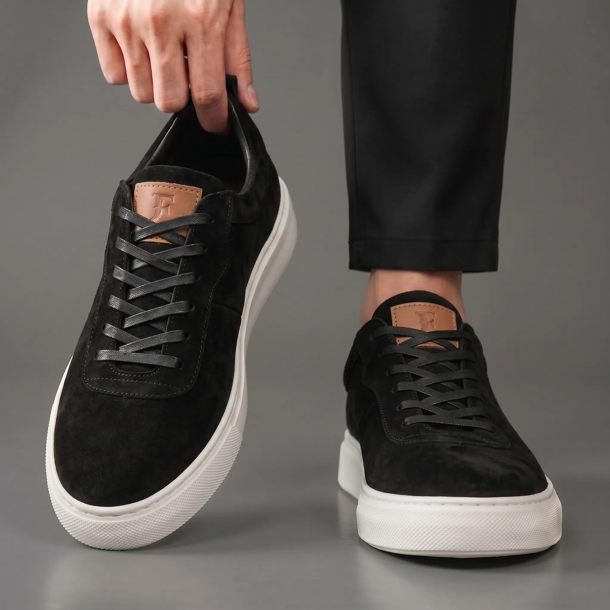 Sneakers Noir en Daim - Tres Confortable - Image 5