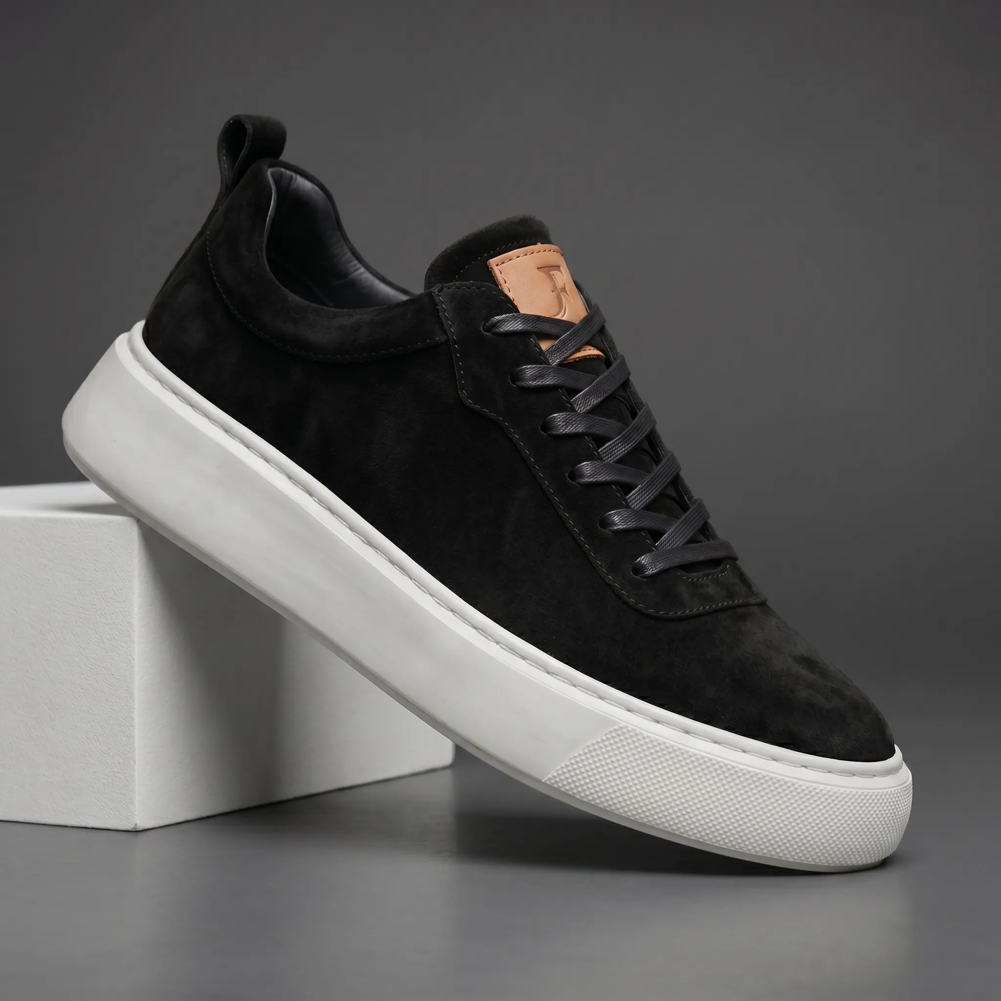 Sneakers Noir en Daim - Tres Confortable - Image 6