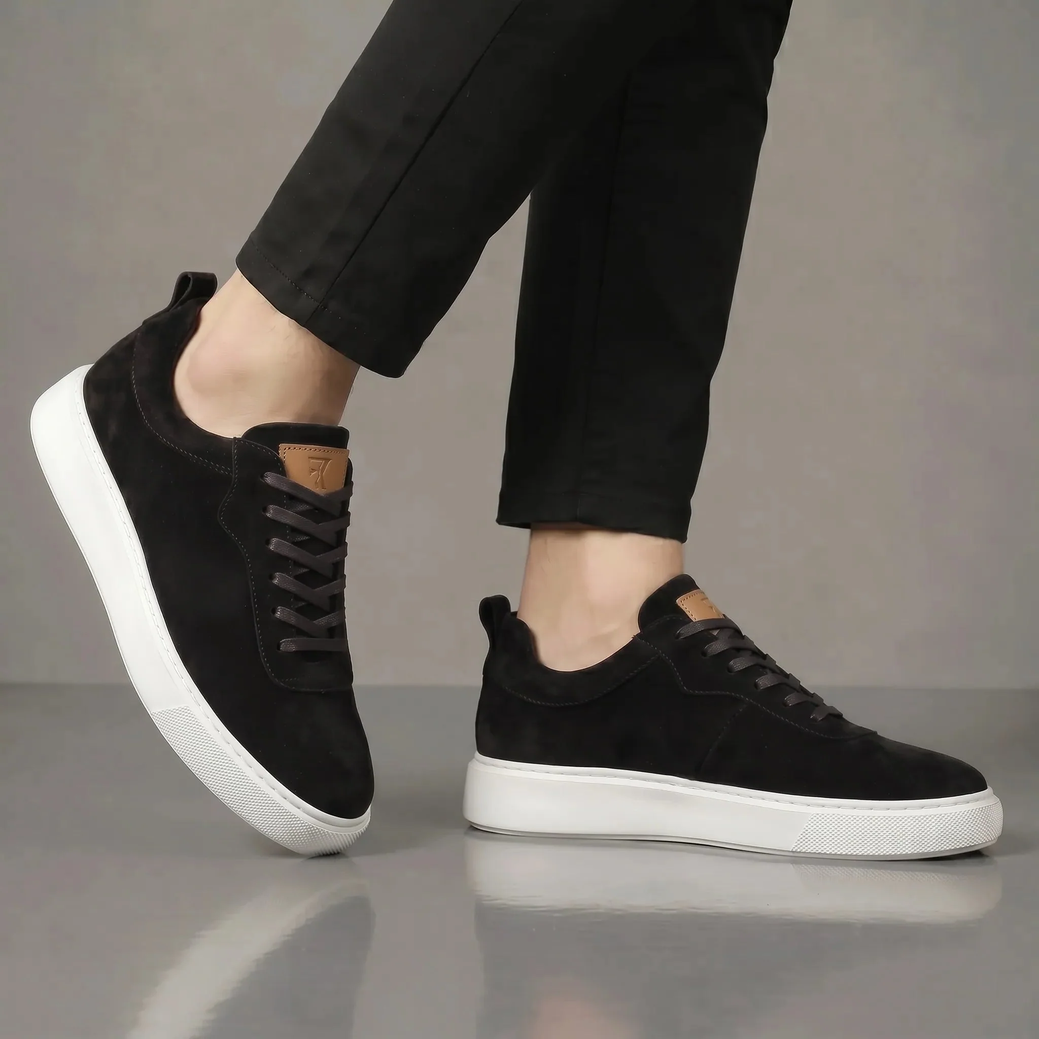 Sneakers Noir en Daim - Tres Confortable - Image 7